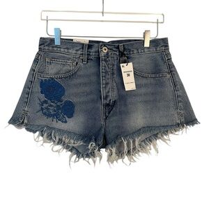 NWT Levi’s | Blue Floral Embroidered High Rise Frayed Hem Denim Shorts Size 30